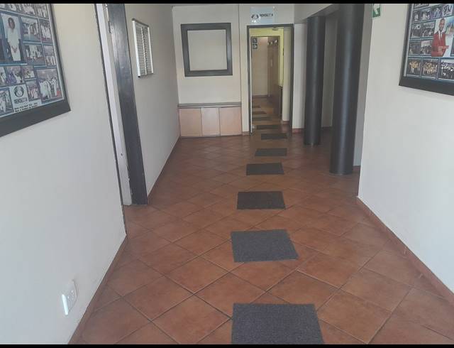386M² SHOWROOM TO LET IN ALBERTON NORTH